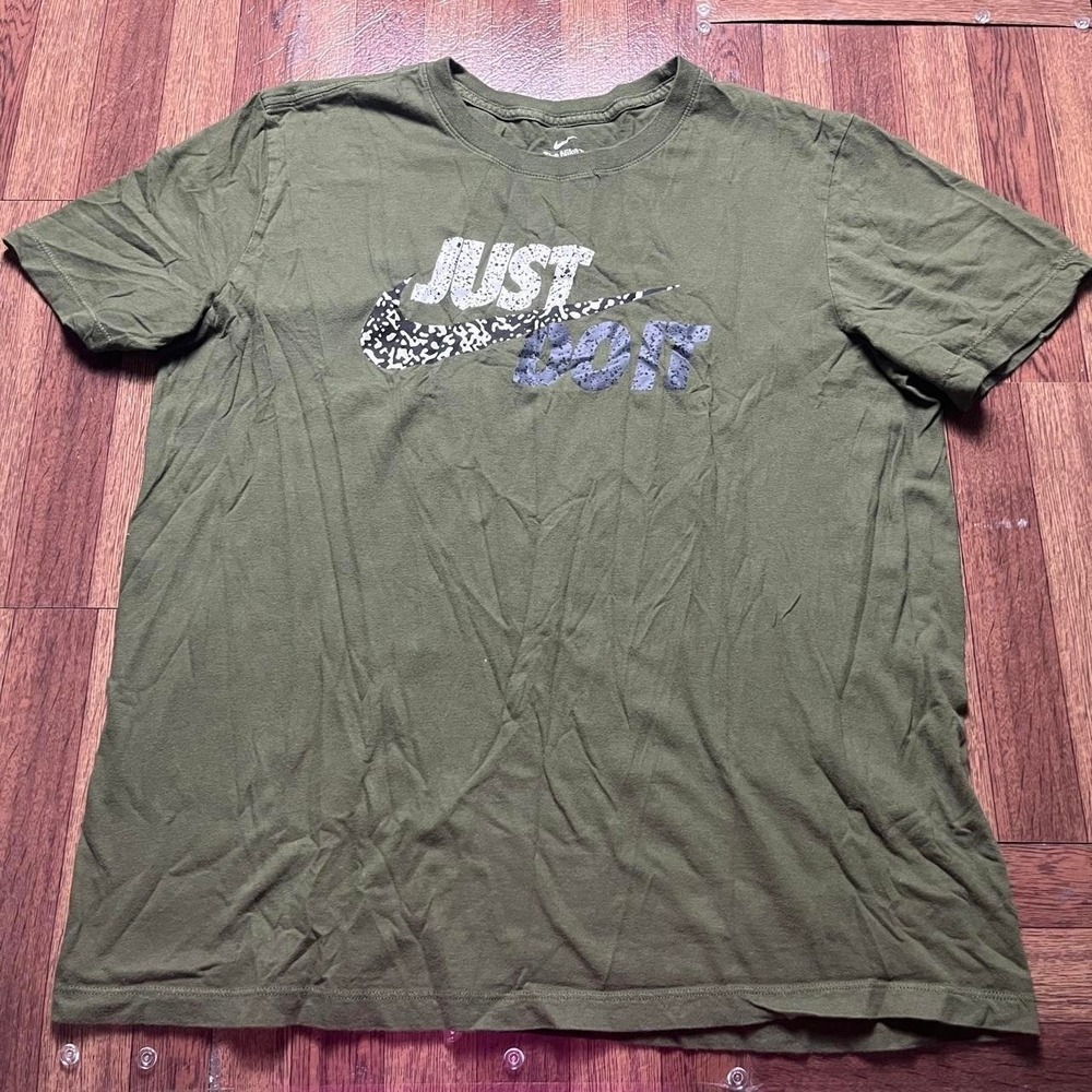 Nike Men's Green Just Do‎ It Sportswear Tech Shirt Fits Medium
